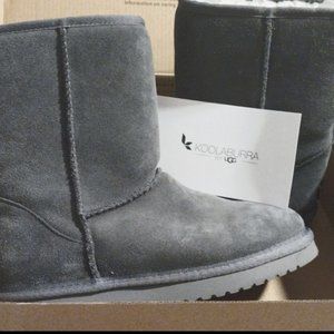 UGG W Kookaburra short boots, worn once, Still has tubing and authenticity card/